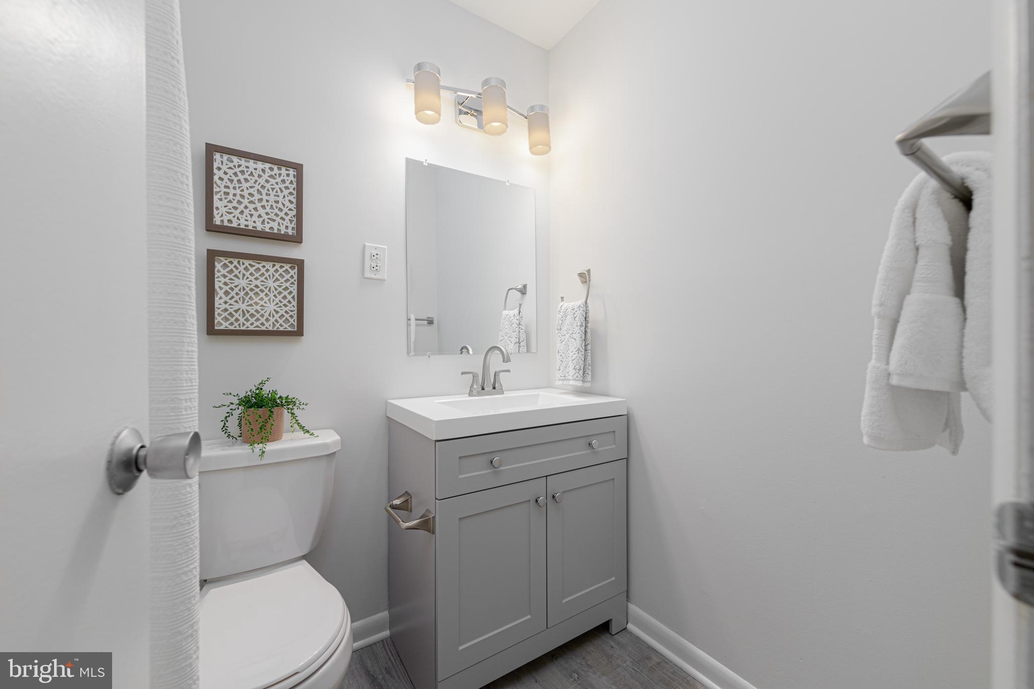 11623 Vantage Hill Road, Unit 22C Reston, VA 20190 - Photo 26 of 34 Hall full bath