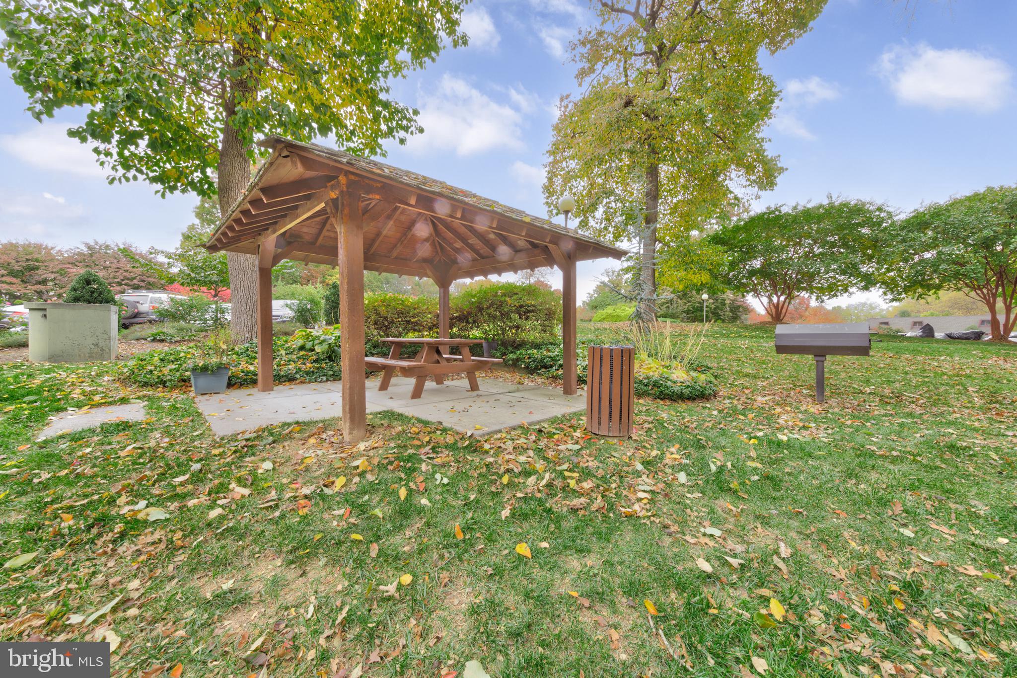 11623 Vantage Hill Road, Unit 22C Reston, VA 20190 - Photo 31 of 34 Picnic area w/ grill