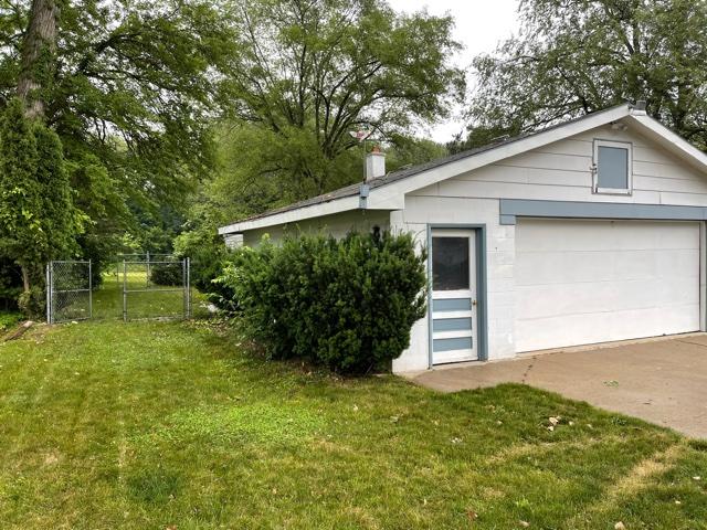 1520 Nazareth Road Kalamazoo, MI 49048 - Photo 23 of 30 Garage