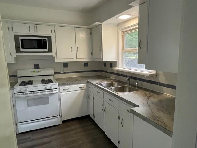 1520 Nazareth Road Kalamazoo, MI 49048 - Photo 3 of 30 IMG_4827