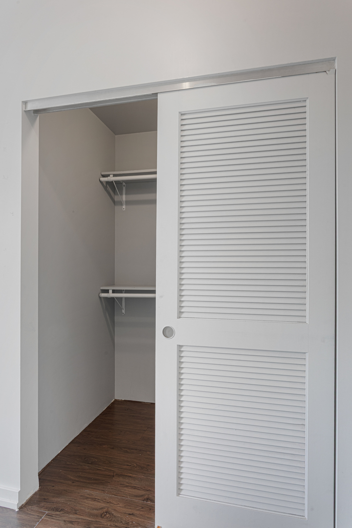 1325 West Wilson Avenue, Unit 1103 Chicago, IL 60640 - Photo 8 of 12 a view of an empty room