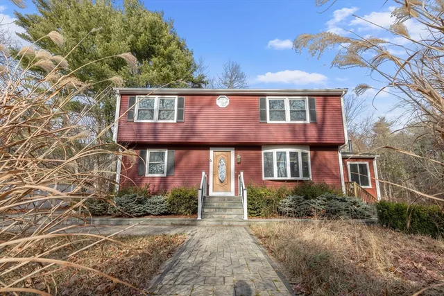 $600,000 | 119 Middlesex Street, Millis, MA 02054