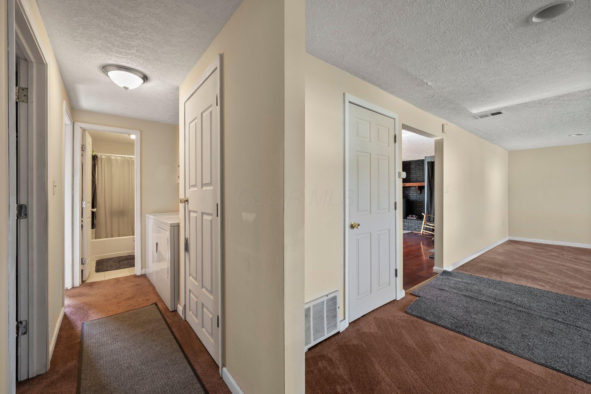 1806 Ripplebrook Road Columbus, OH 43223 - Photo 17 of 27 Hallway