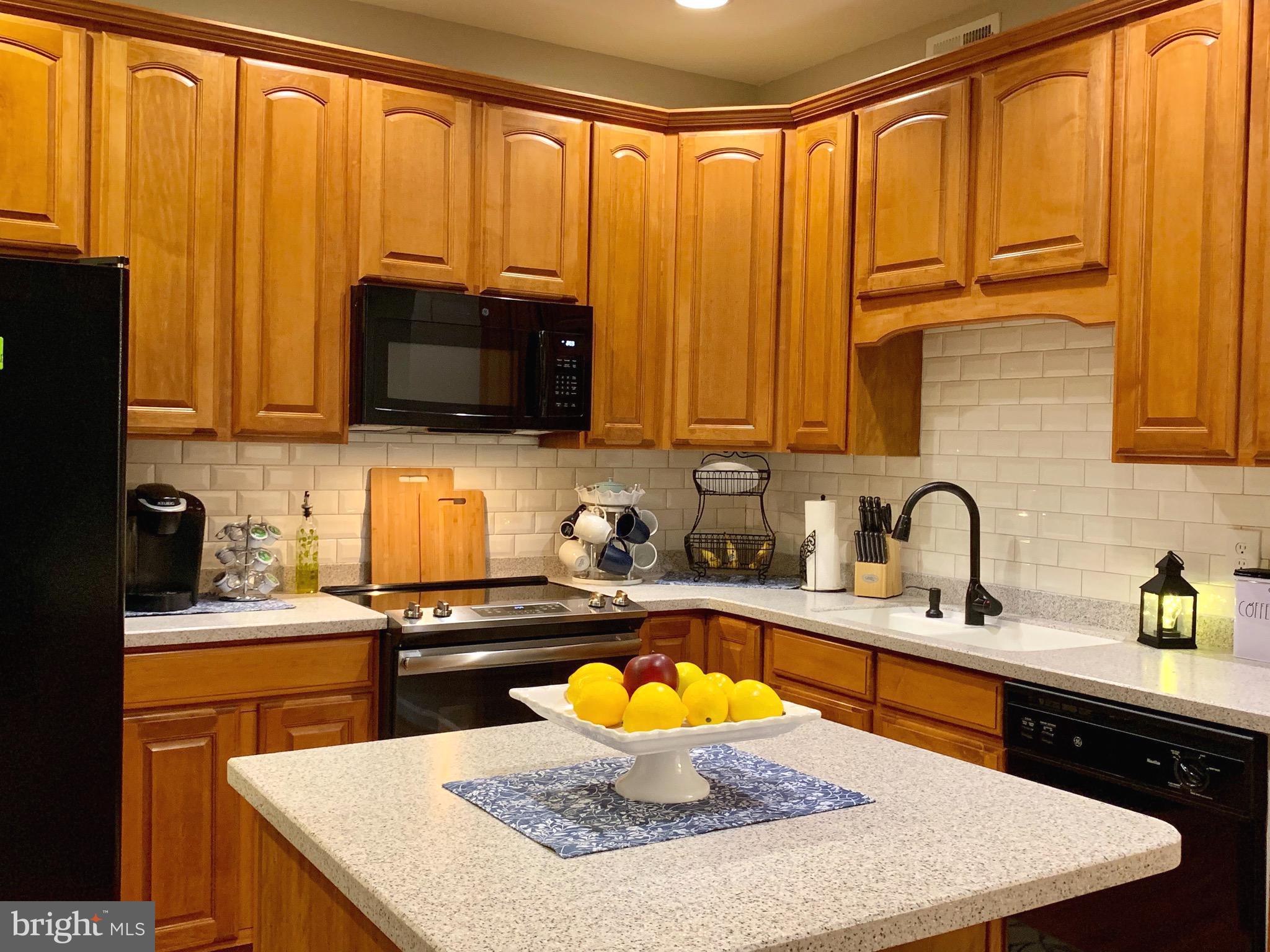 226 West Ridge Court Warrenton, VA 20186 - Photo 17 of 43 Large kitchen w/42" cabinets