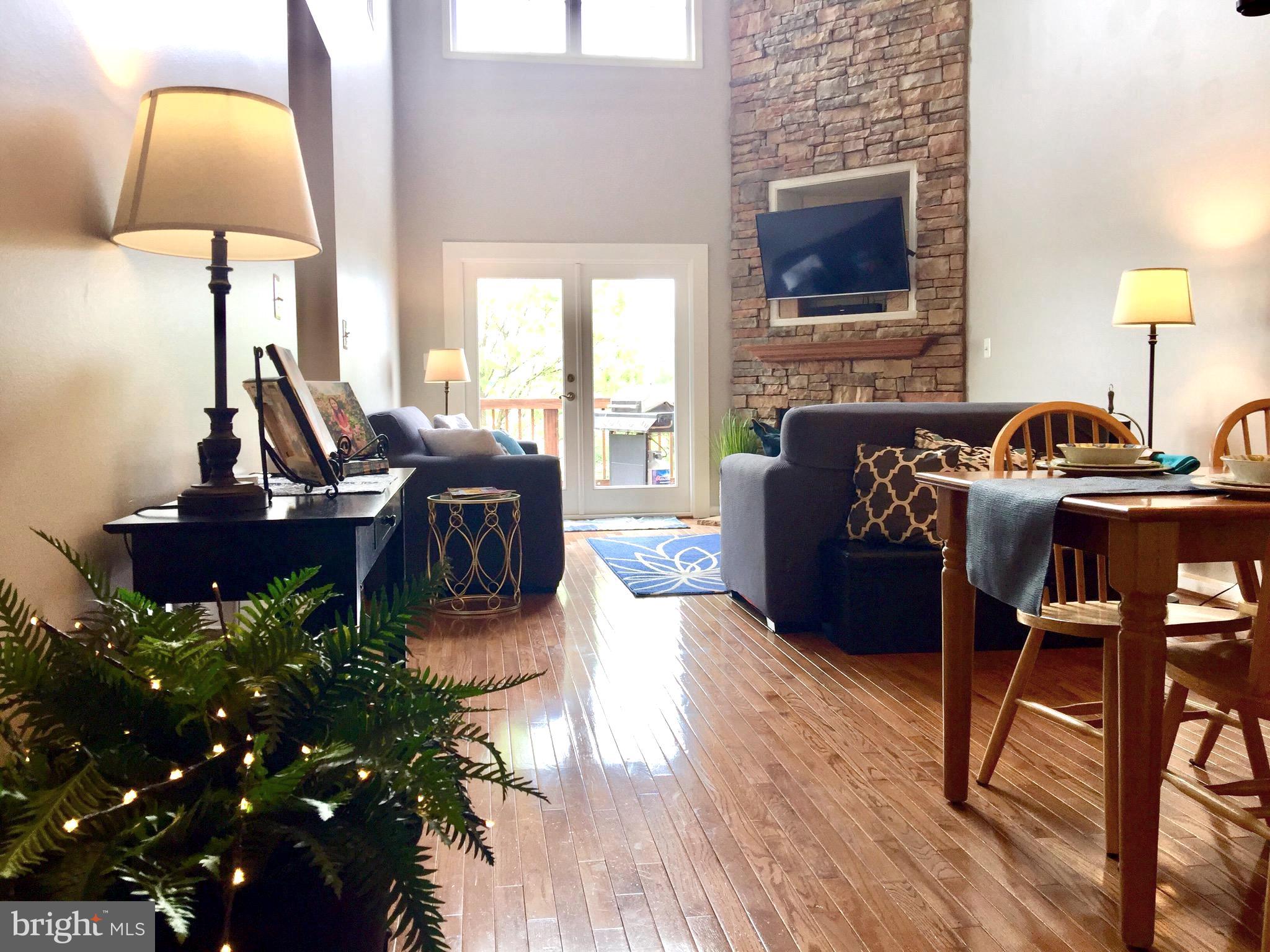 226 West Ridge Court Warrenton, VA 20186 - Photo 6 of 43 2 Story Family room w/hardwood floors