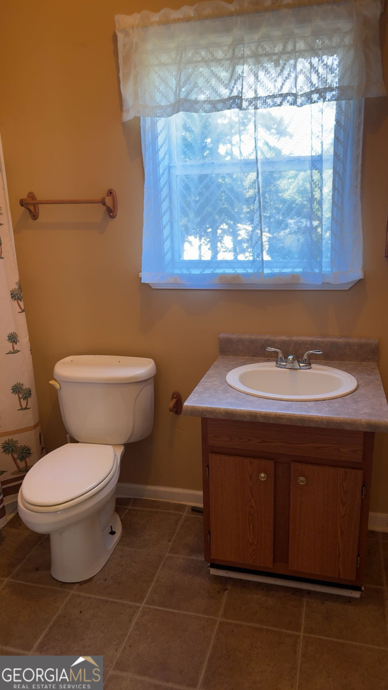 621 Highway 22 Sparta, GA 31087 - Photo 33 of 36 a bathroom with a toilet a sink and a window