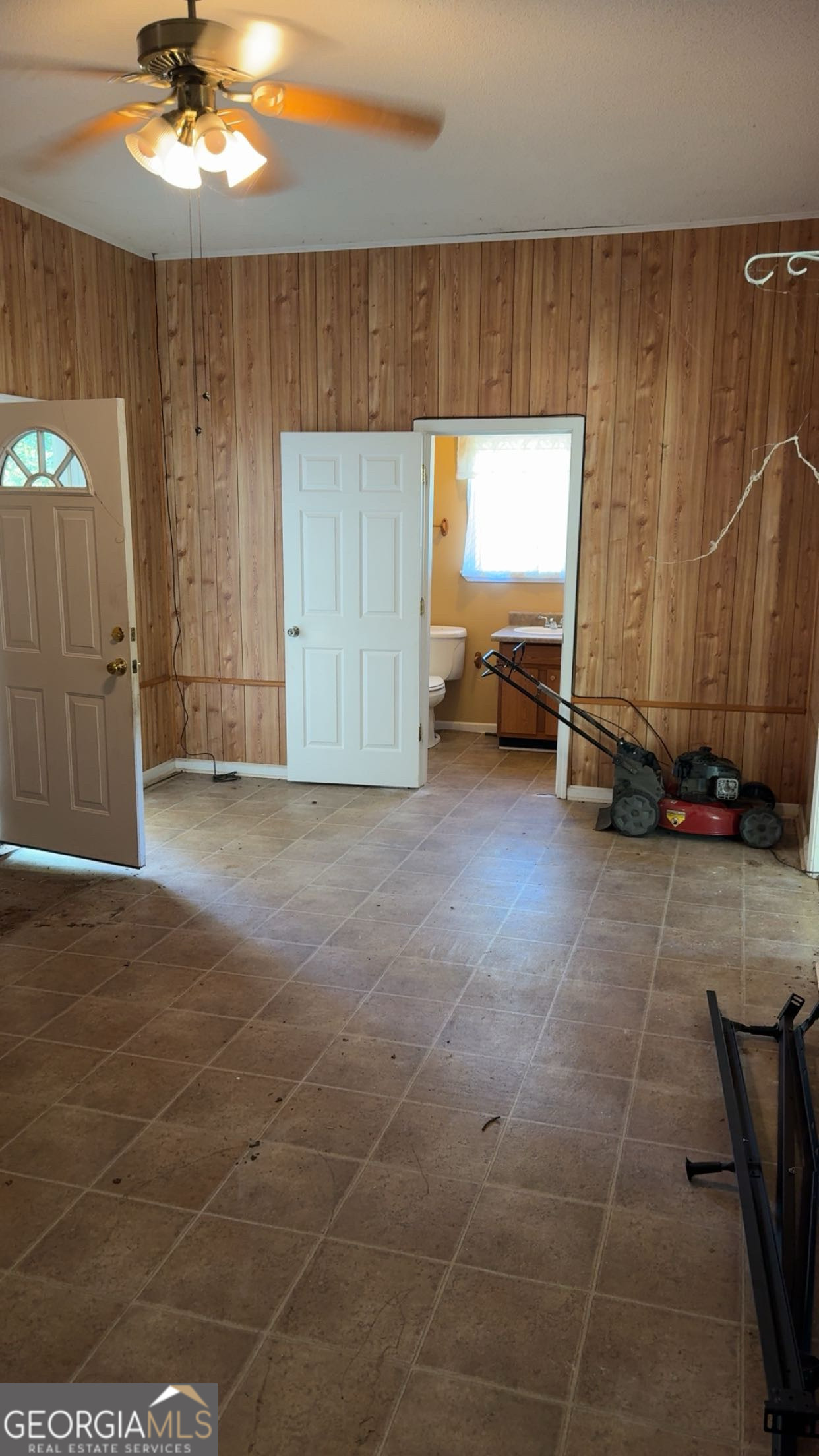 621 Highway 22 Sparta, GA 31087 - Photo 34 of 36 a view of a room with gym equipment and a large window