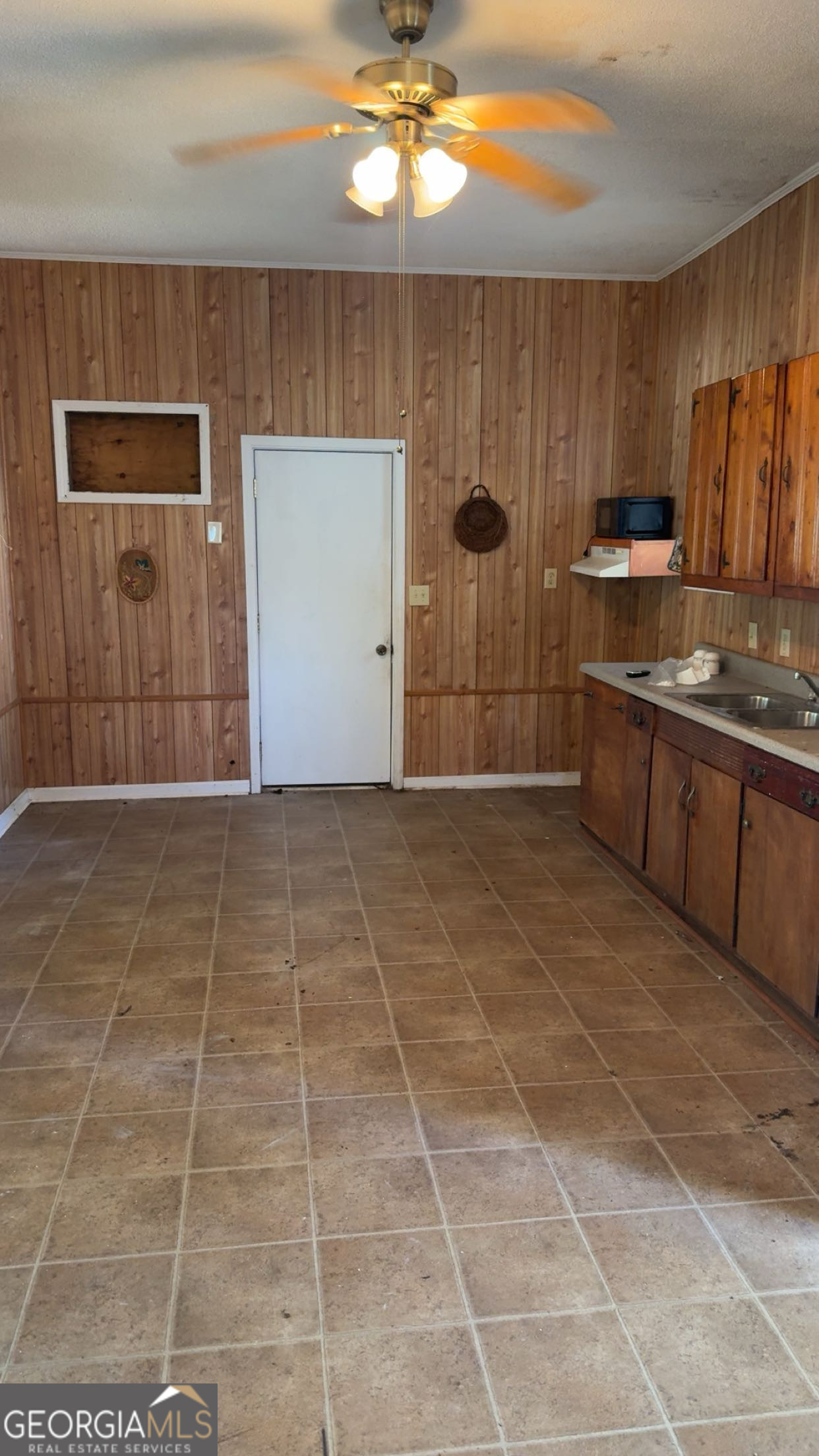 621 Highway 22 Sparta, GA 31087 - Photo 35 of 36 a view of a kitchen with a sink and cabinets