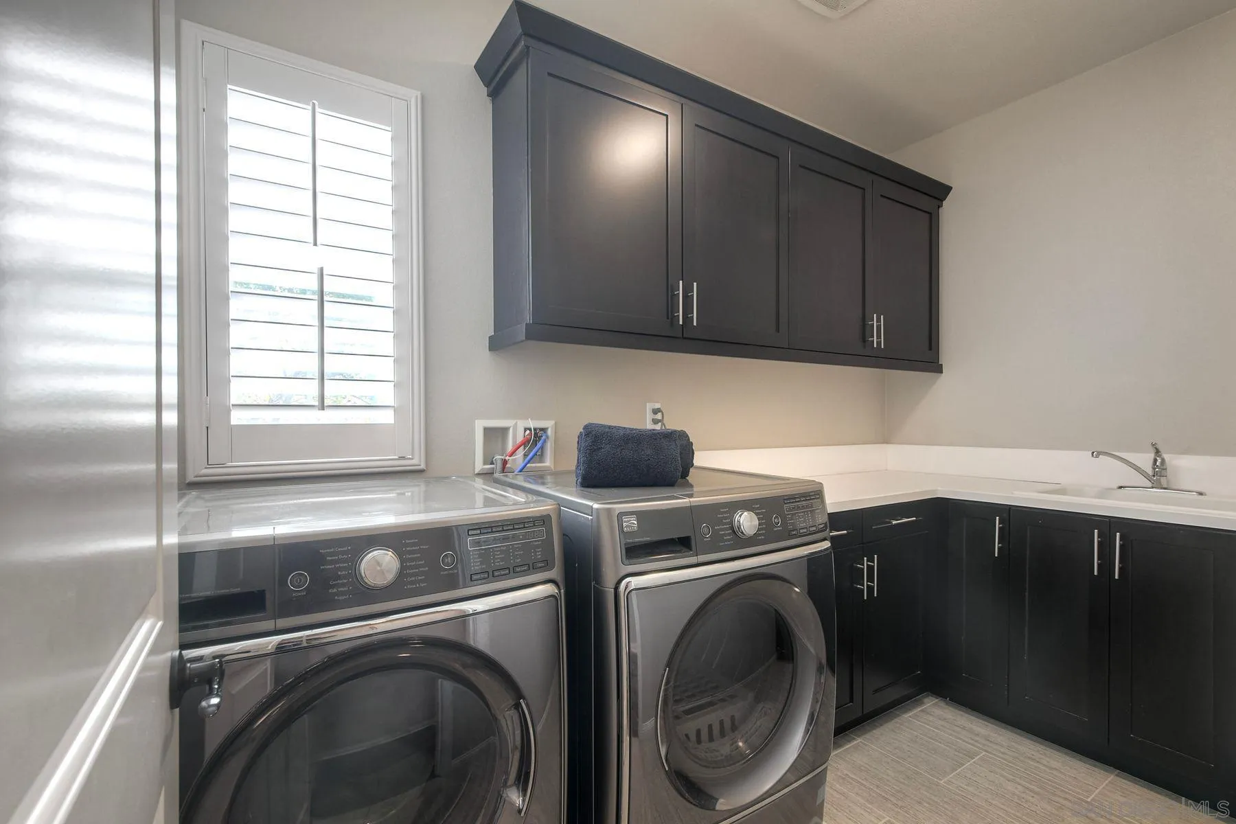 16482 Edgehill Road San Diego, CA 92127 - Photo 26 of 35 a utility room with sink dryer and washer