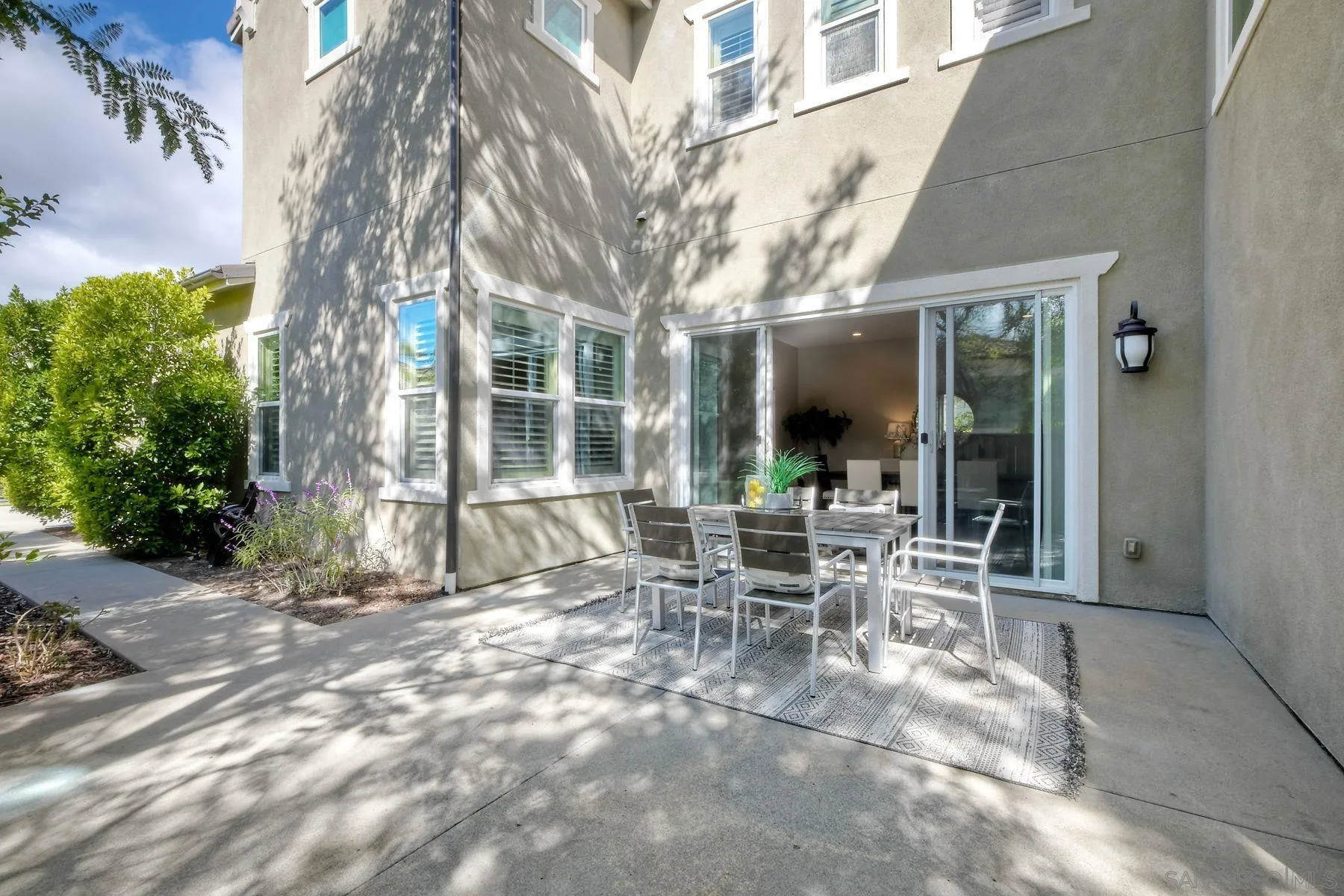 16482 Edgehill Road San Diego, CA 92127 - Photo 6 of 35 a view of a outdoor space with a patio and sitting area