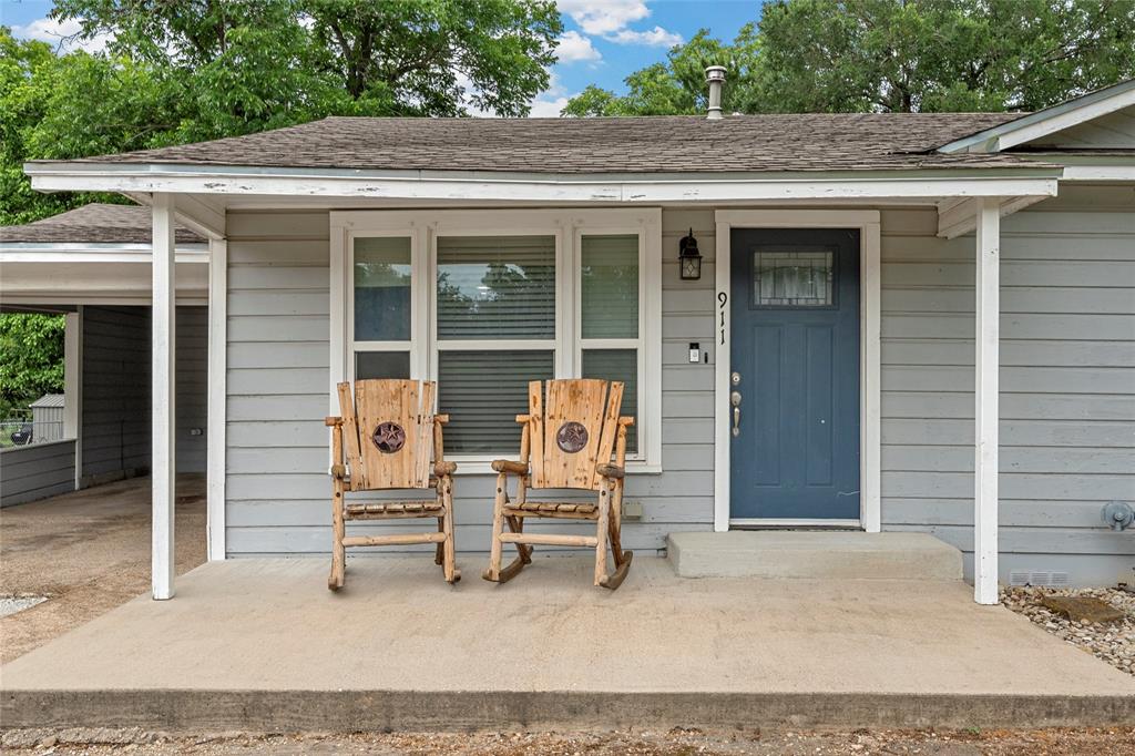 911 South Main Street West, TX 76691 - Photo 4 of 39