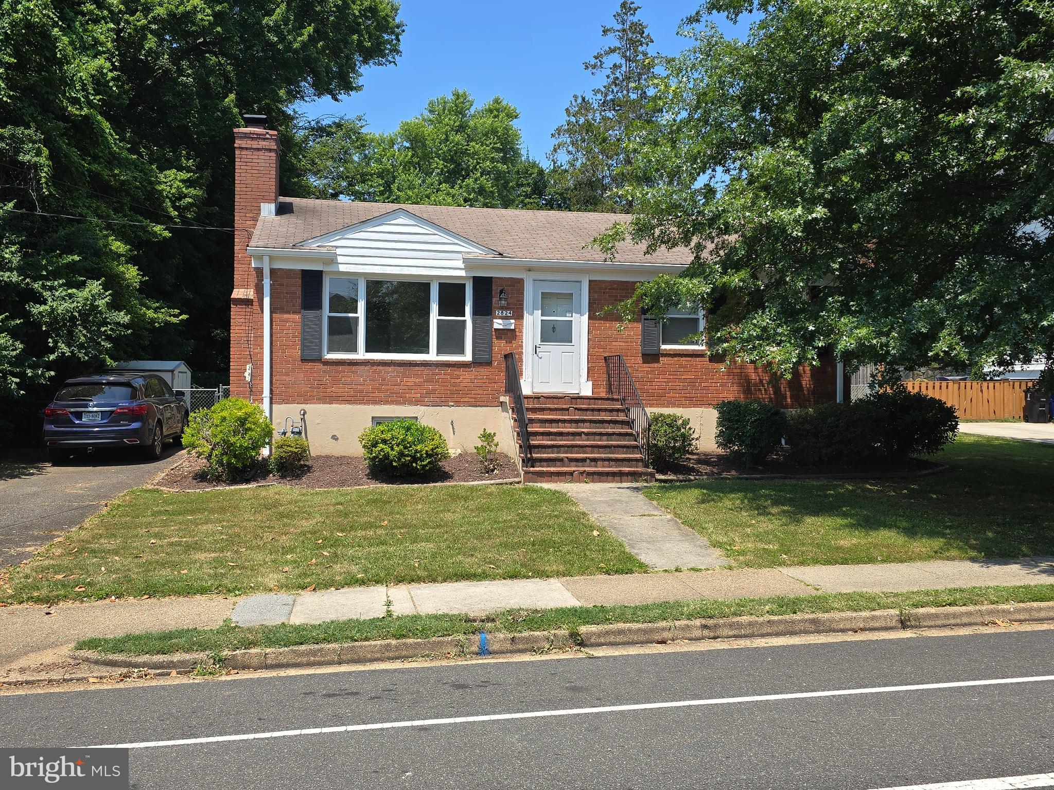 2824 North Sycamore St  