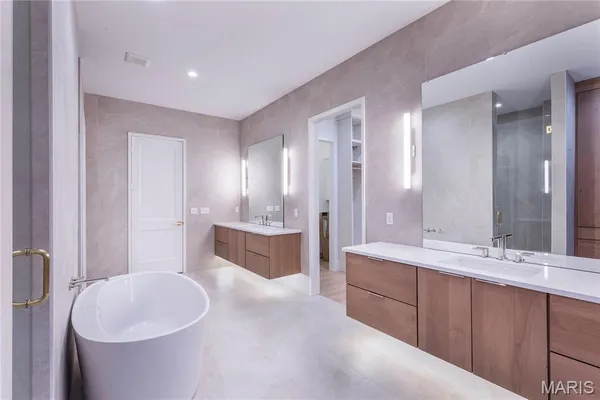$2,250,000 | 12224-tbb Roger Lane, St. Louis, MO 63131