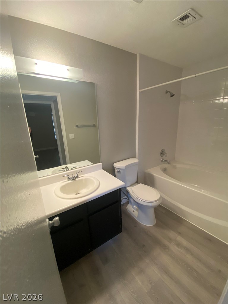 5271 South Lindell Road, Unit 202 Las Vegas, NV 89118 - Photo 23 of 27 A well-appointed bathroom features a practical vanity and a relaxing soaking tub.