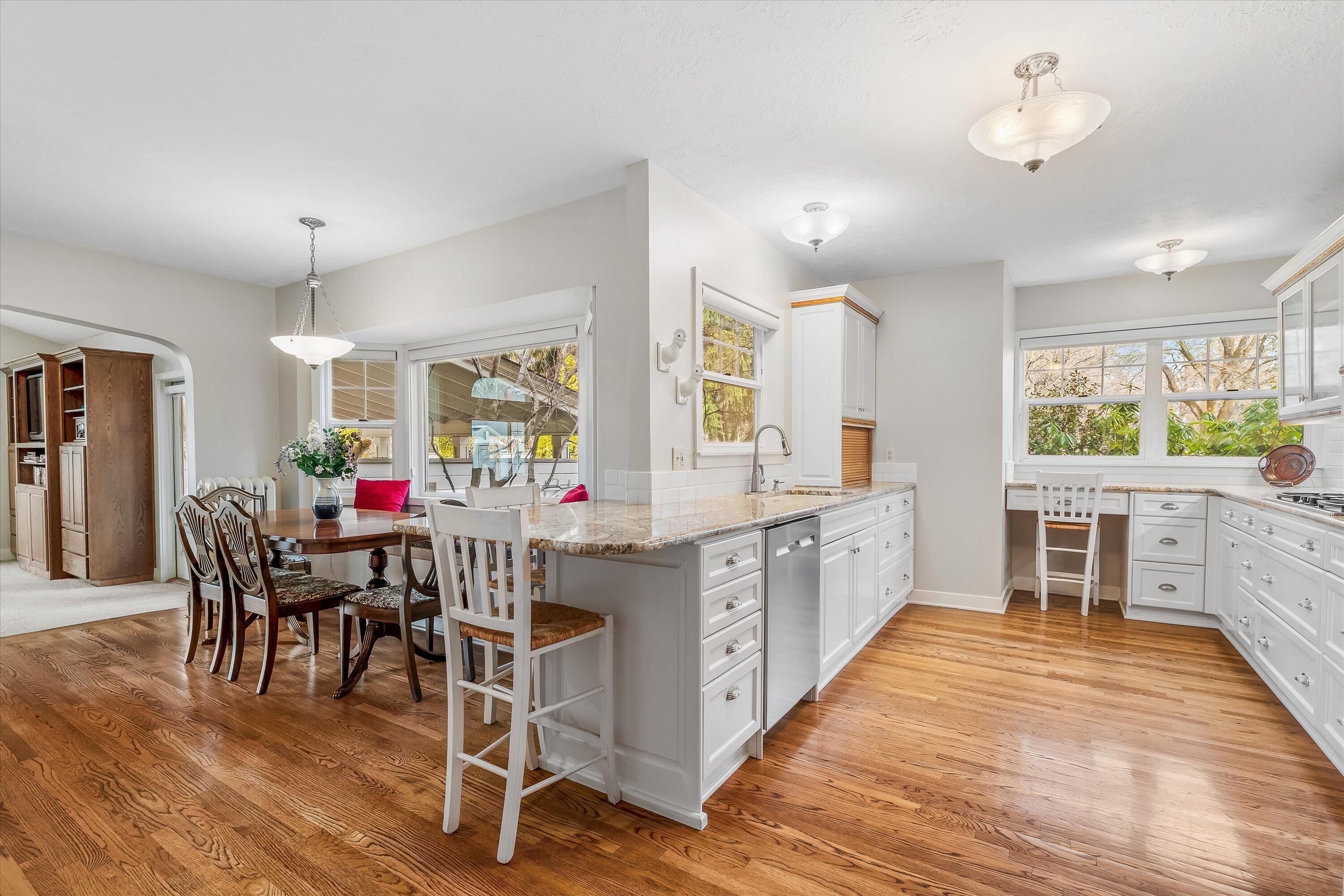 898 Northwest Riverside Boulevard Bend, OR 97703 - Photo 14 of 47