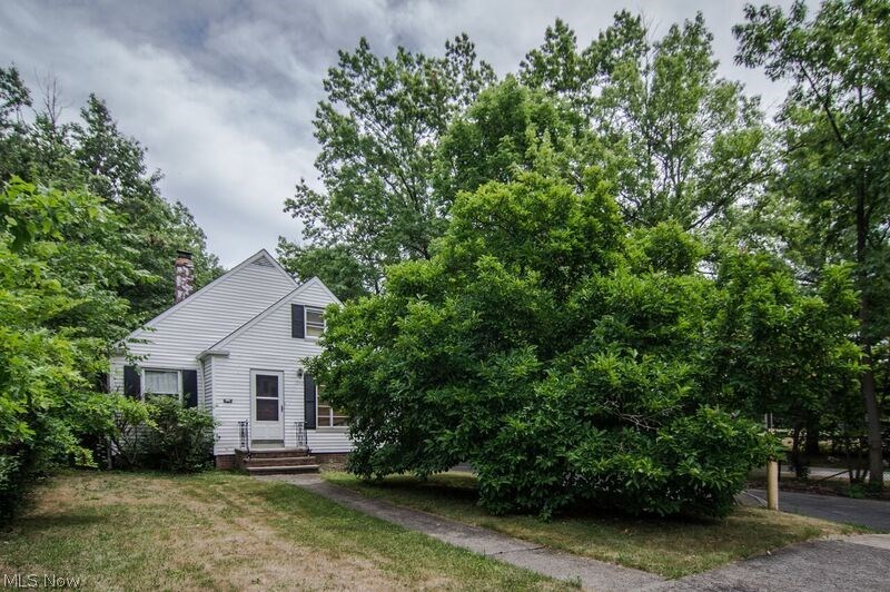 1543 Middleton Road Cleveland, OH 44121 - Photo 1 of 18