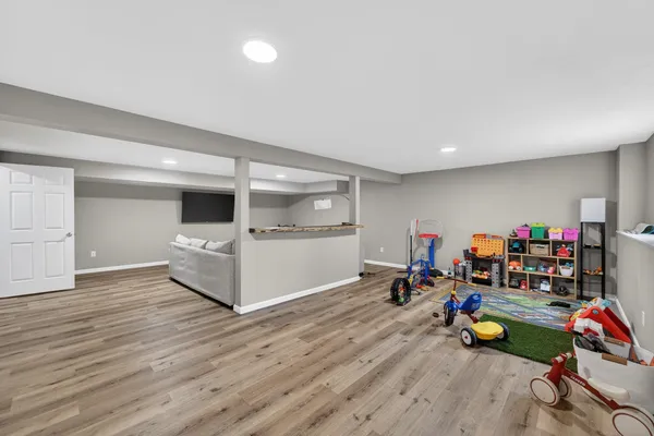 $529,900 | 381 Bell View Avenue, Belleville, WI 53508