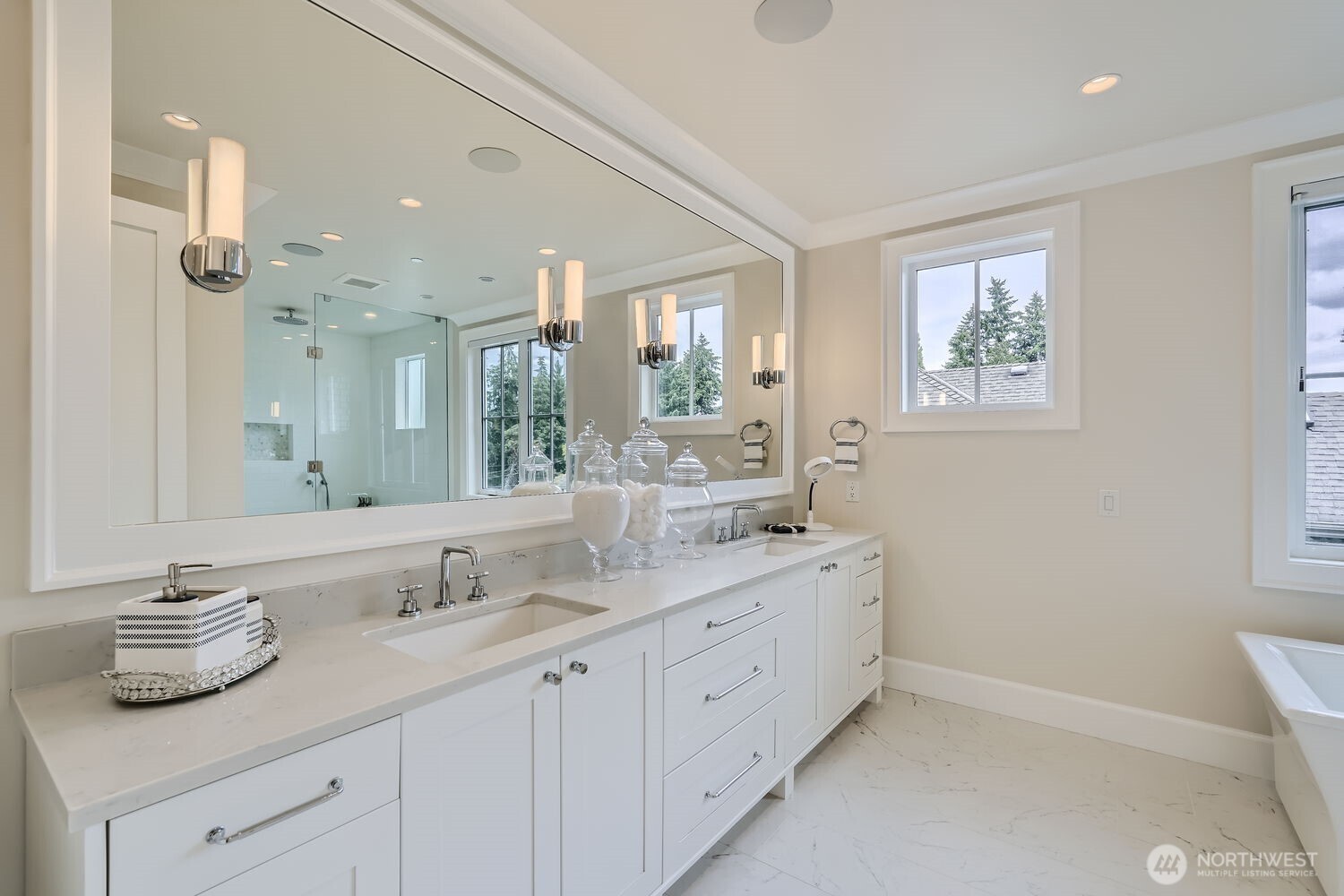 2121 109th Avenue Southeast Bellevue, WA 98004 - Photo 18 of 40