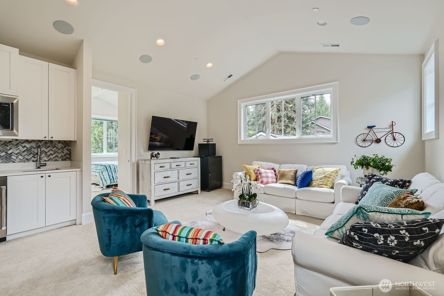 2121 109th Avenue Southeast Bellevue, WA 98004 - Photo 22 of 40