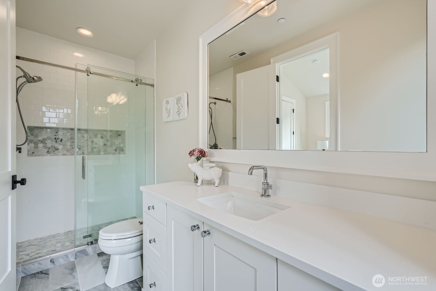 2121 109th Avenue Southeast Bellevue, WA 98004 - Photo 24 of 40