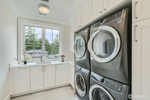 $4,150,000 | 2121 109th Avenue Southeast, Bellevue, WA 98004