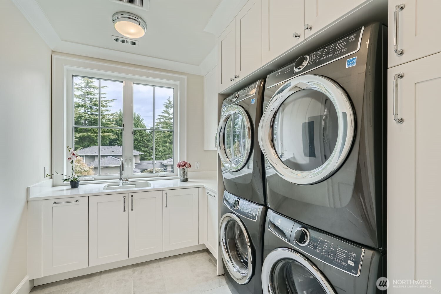 2121 109th Avenue Southeast Bellevue, WA 98004 - Photo 25 of 40