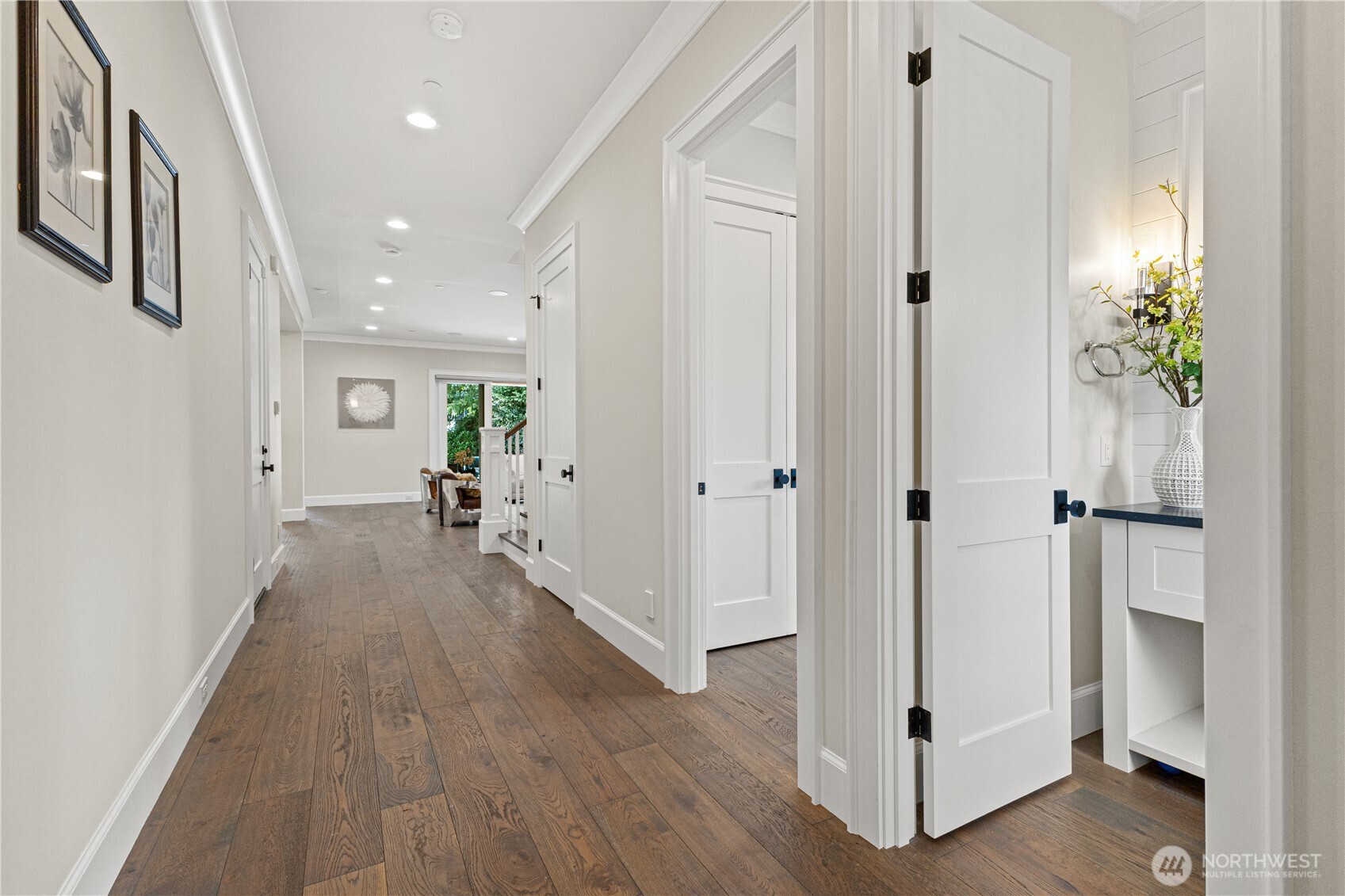 2121 109th Avenue Southeast Bellevue, WA 98004 - Photo 3 of 40