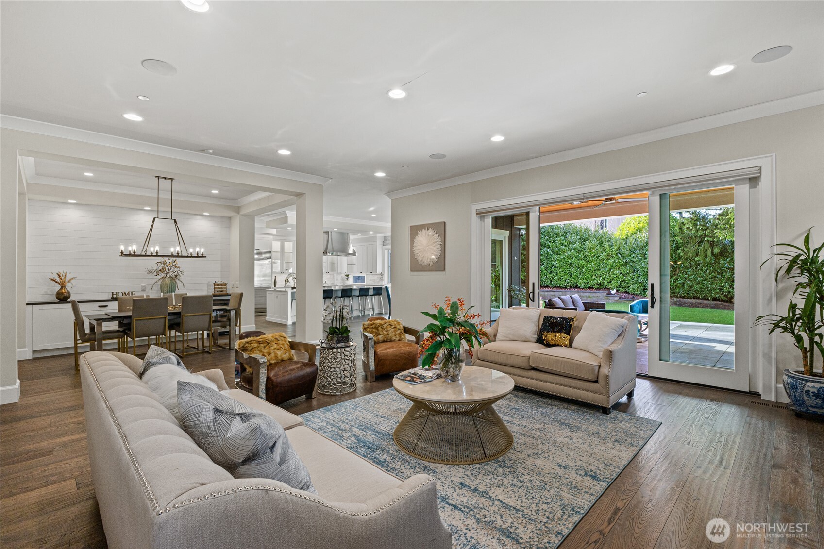 2121 109th Avenue Southeast Bellevue, WA 98004 - Photo 8 of 40