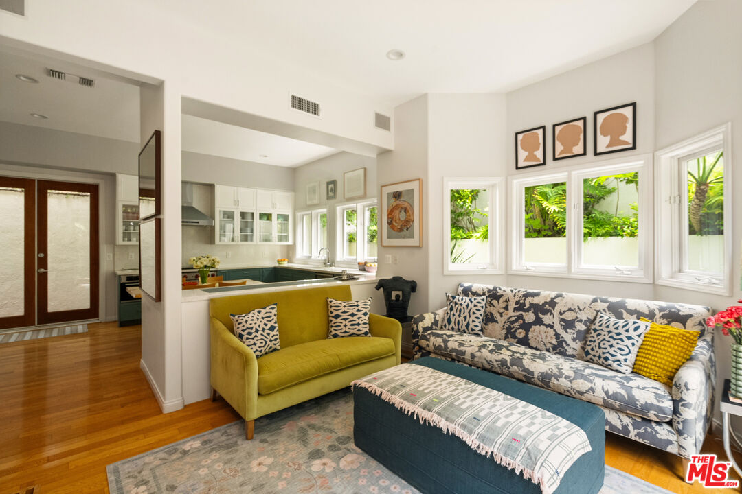 454 Sycamore Road Santa Monica, CA 90402 - Photo 15 of 32