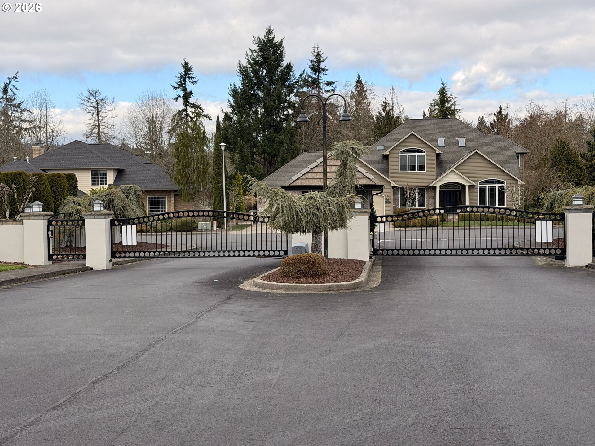 4 Forest Hill Estate Longview, WA 98632 - Photo 10 of 12 a front view of a house with a yard and garage