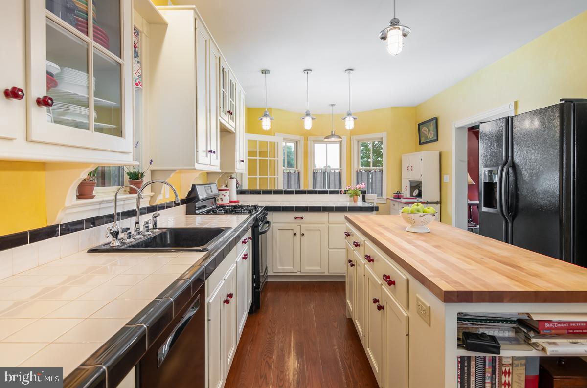 2350 Hopewell Road Elverson, PA 19520 - Photo 4 of 62 Gallery Image 4