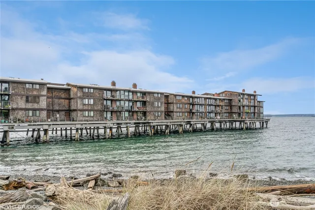 $549,900 | 3717 Beach Drive Southwest, Unit 319, Seattle, WA 98116