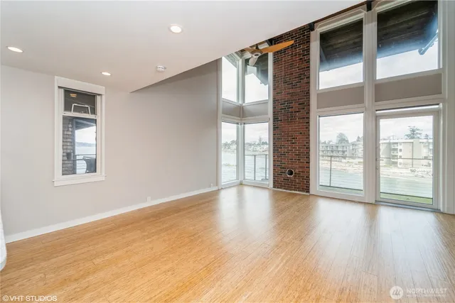 $549,900 | 3717 Beach Drive Southwest, Unit 319, Seattle, WA 98116