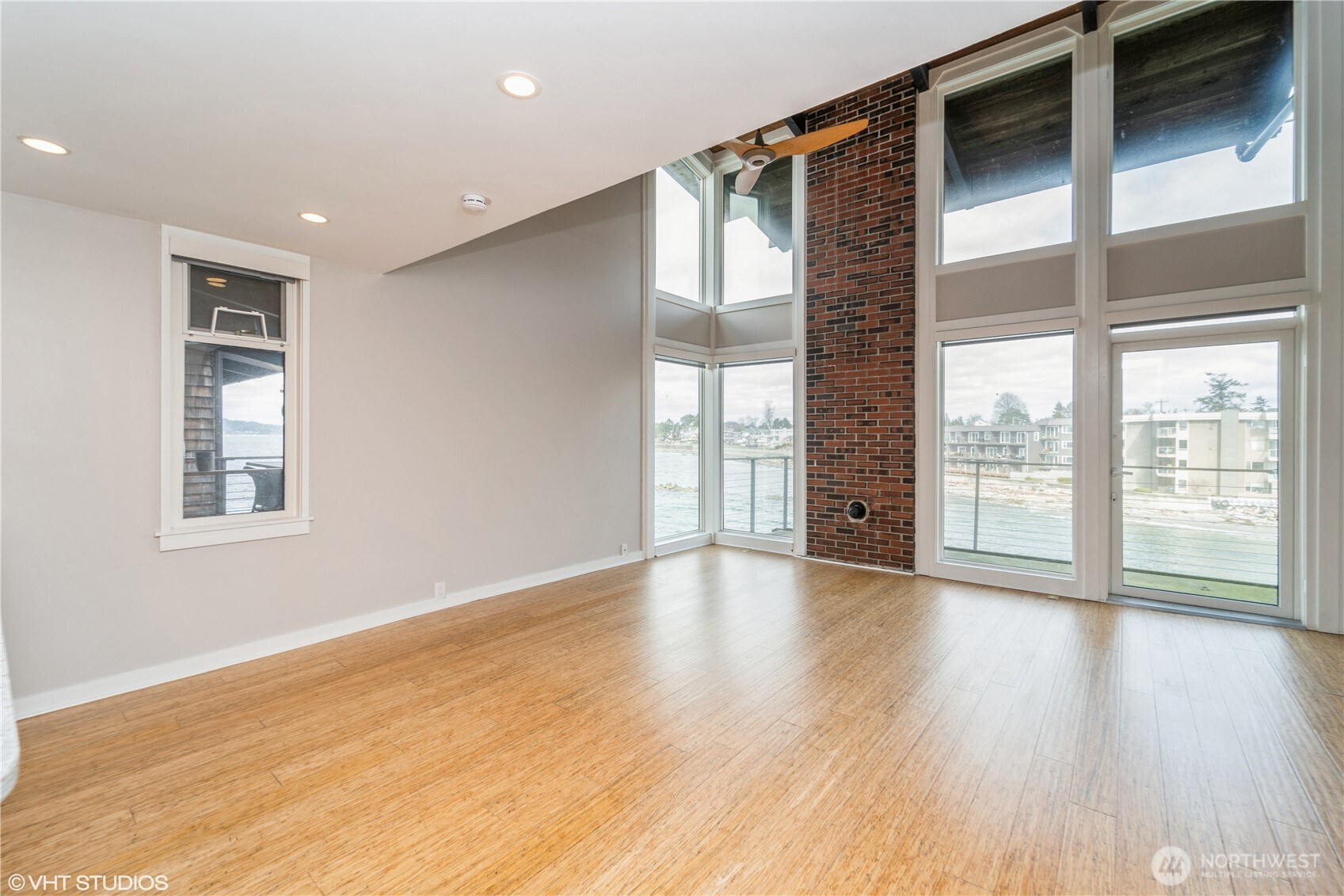 3717 Beach Drive Southwest, Unit 319 Seattle, WA 98116 - Photo 2 of 16