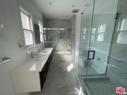 $4,995 | 437 Shirley Place, Unit D, Beverly Hills, CA 90212