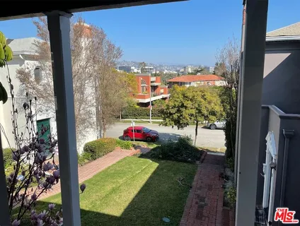 $4,995 | 437 Shirley Place, Unit D, Beverly Hills, CA 90212