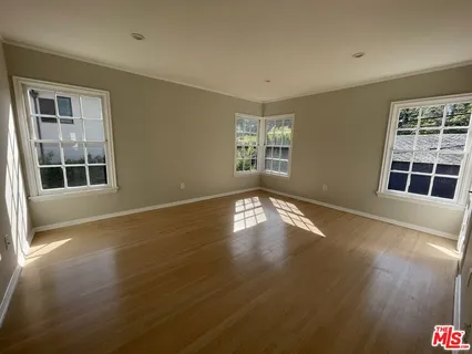 $4,995 | 437 Shirley Place, Unit D, Beverly Hills, CA 90212