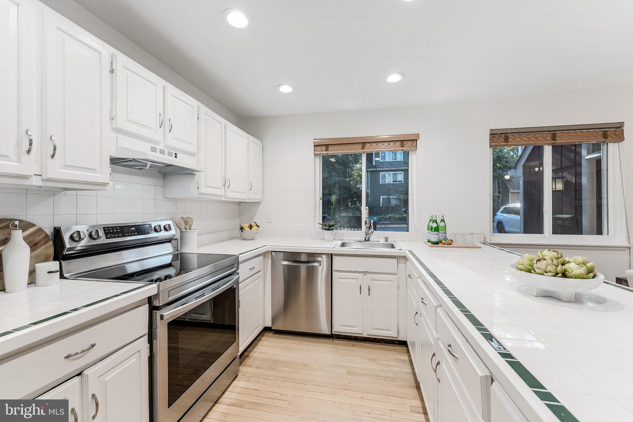 1425 Greenmont Court Reston, VA 20190 - Photo 10 of 41 Gallery Image 10