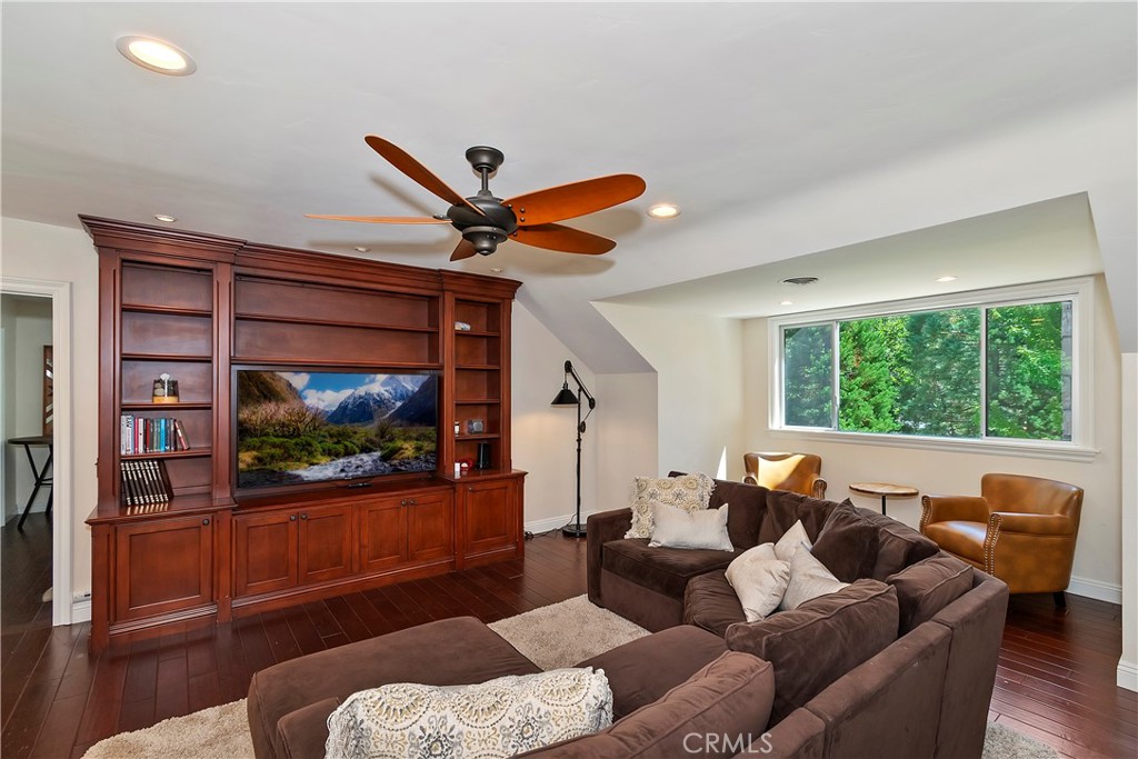 28411 North Shore Road Lake Arrowhead, CA 92352 - Photo 32 of 66 Family Room