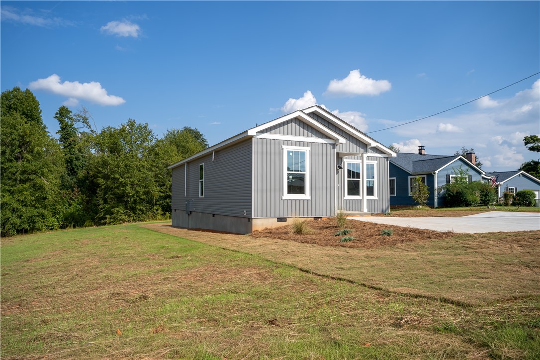 405 South Cherry Street Seneca, SC 29678 - Photo 2 of 34