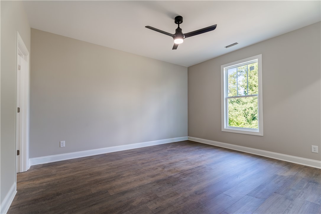 405 South Cherry Street Seneca, SC 29678 - Photo 23 of 34