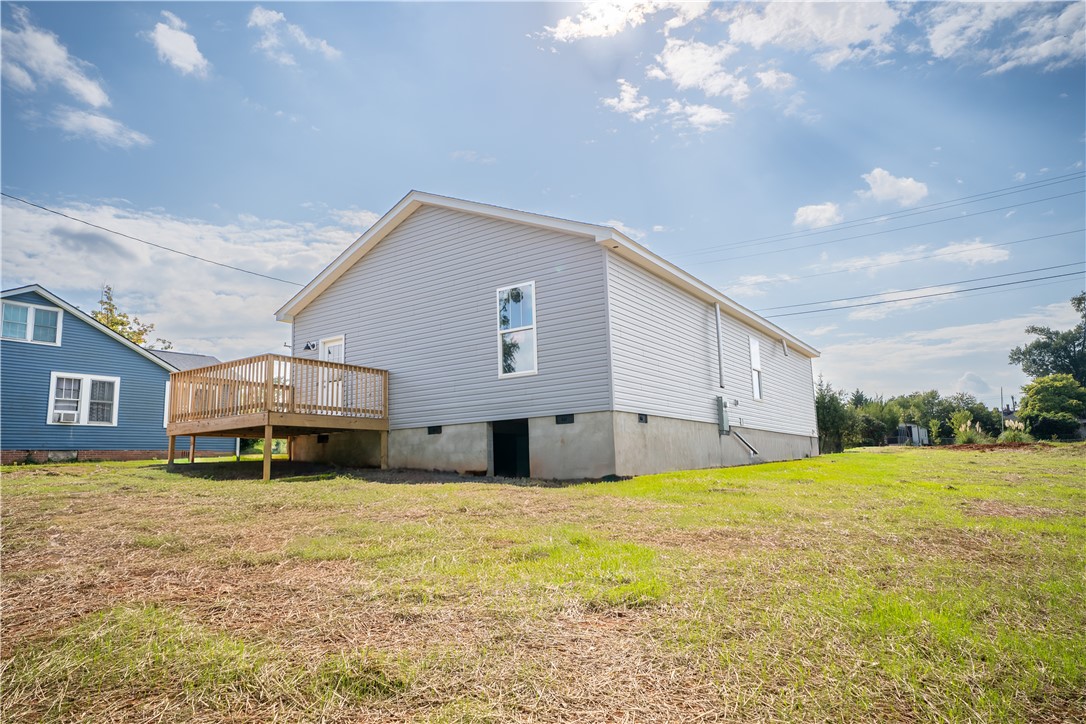 405 South Cherry Street Seneca, SC 29678 - Photo 4 of 34