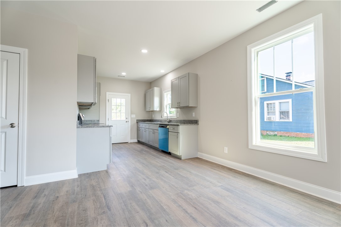 405 South Cherry Street Seneca, SC 29678 - Photo 10 of 34