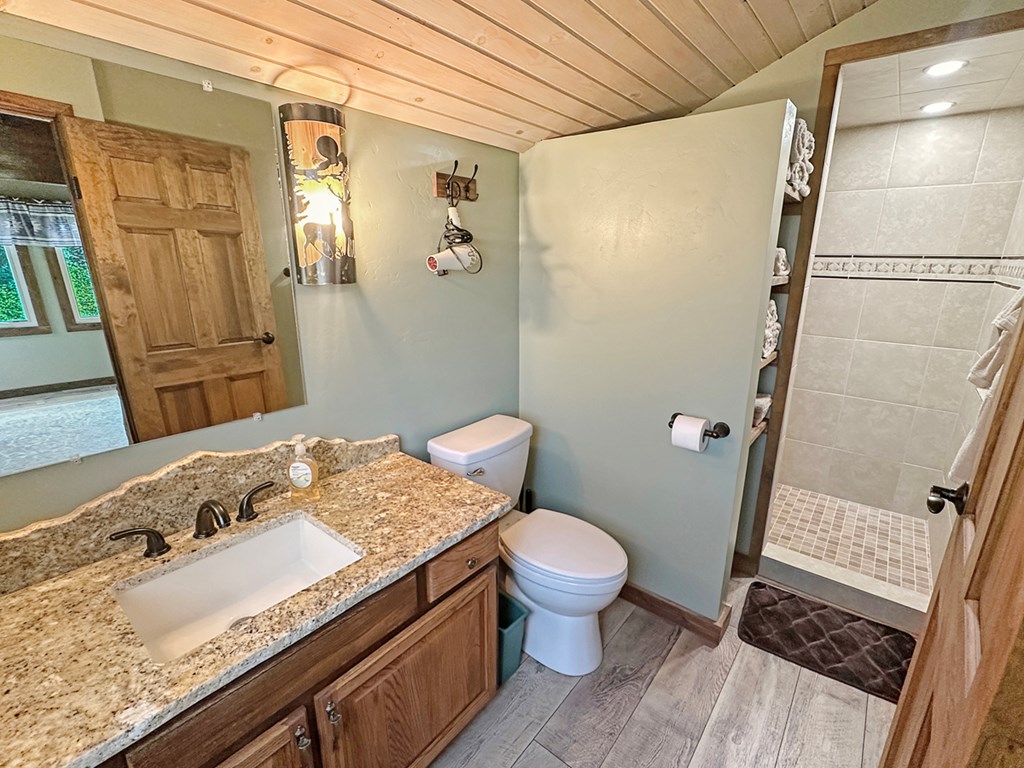 109 Par Drive Cascade, ID 83611 - Photo 12 of 22 Master Bath
