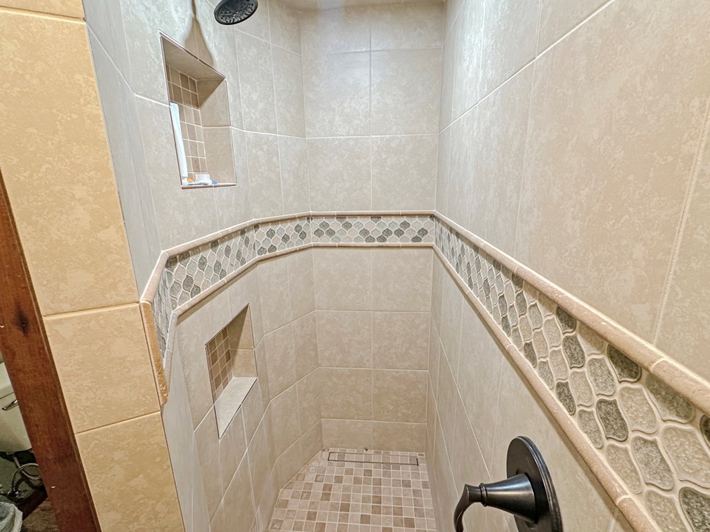 109 Par Drive Cascade, ID 83611 - Photo 13 of 22 Tiled Shower