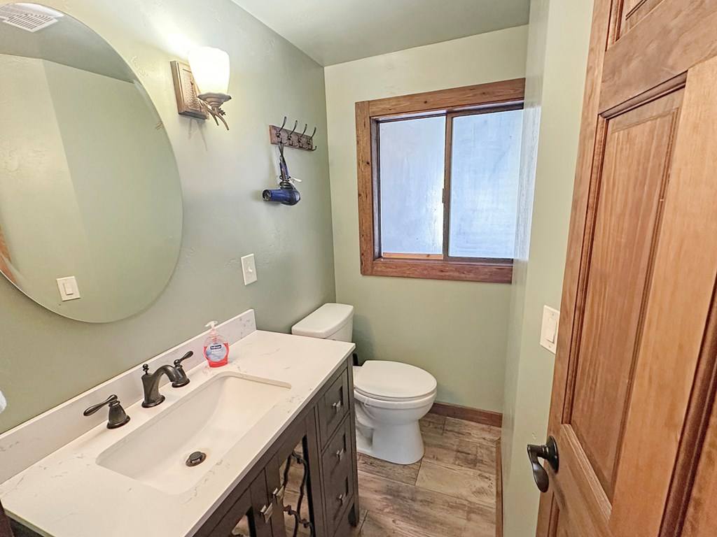 109 Par Drive Cascade, ID 83611 - Photo 17 of 22 Guest Bath