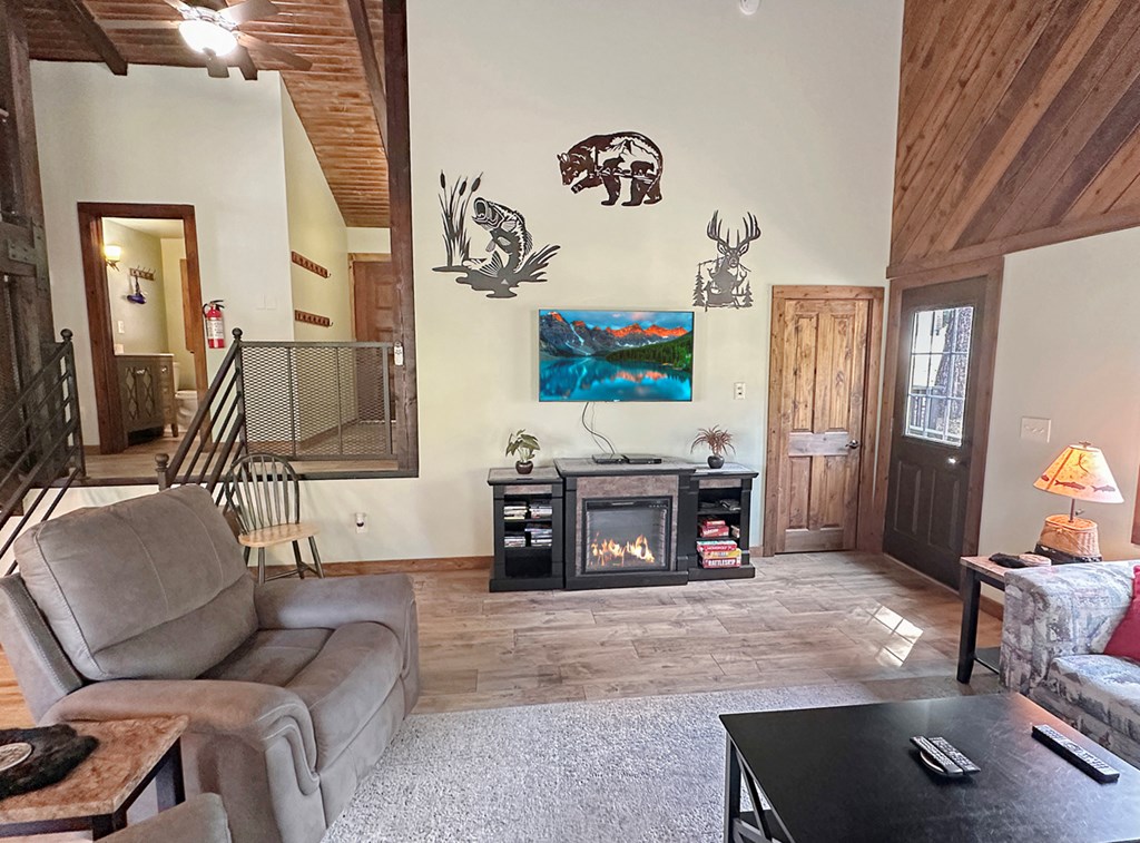 109 Par Drive Cascade, ID 83611 - Photo 8 of 22 Living Room