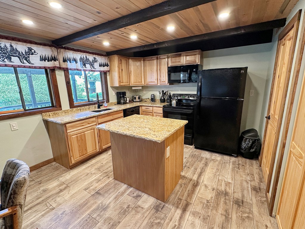 109 Par Drive Cascade, ID 83611 - Photo 9 of 22 Granite Countertops in Kitchen