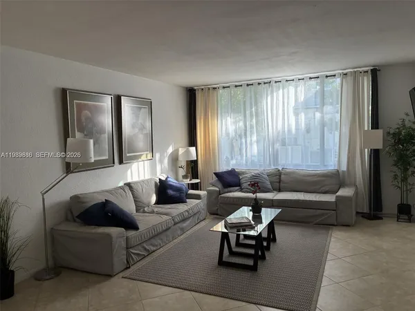 $2,650 | 1000 West Avenue, Unit 110, Miami Beach, FL 33139