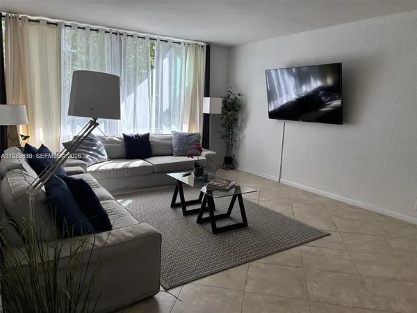 $2,650 | 1000 West Avenue, Unit 110, Miami Beach, FL 33139